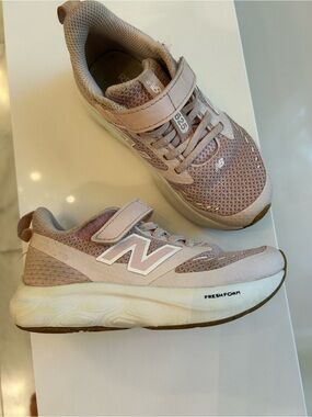 New Balance Kids Light Pink Sneakers GUC 11